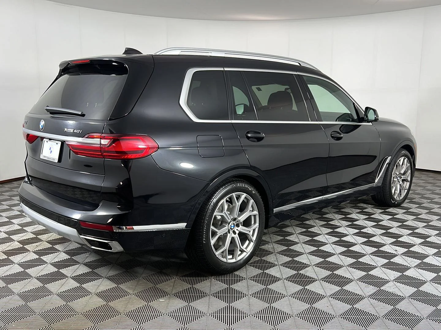 Used 2022 Black Sapphire Metallic BMW xDrive40i image 5