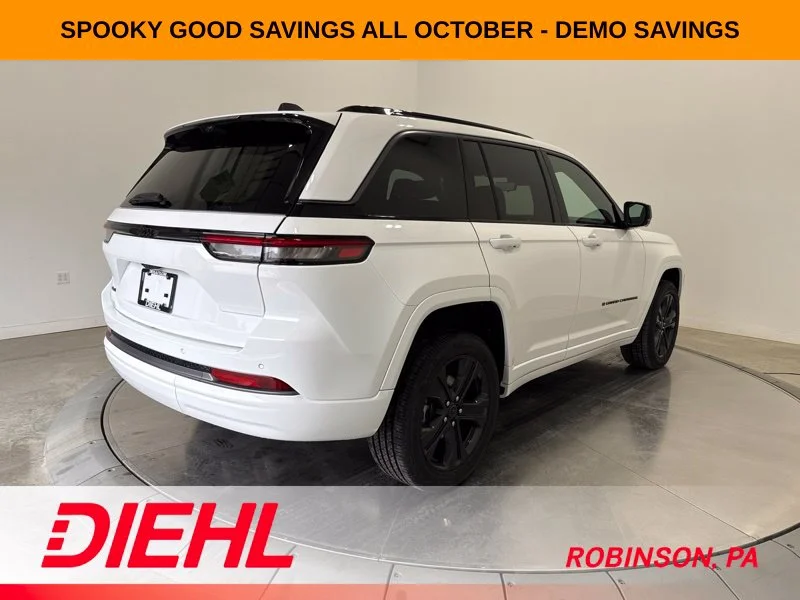 New 2027 Bright White Clear-Coat Paint Jeep Limited Reserve image 7