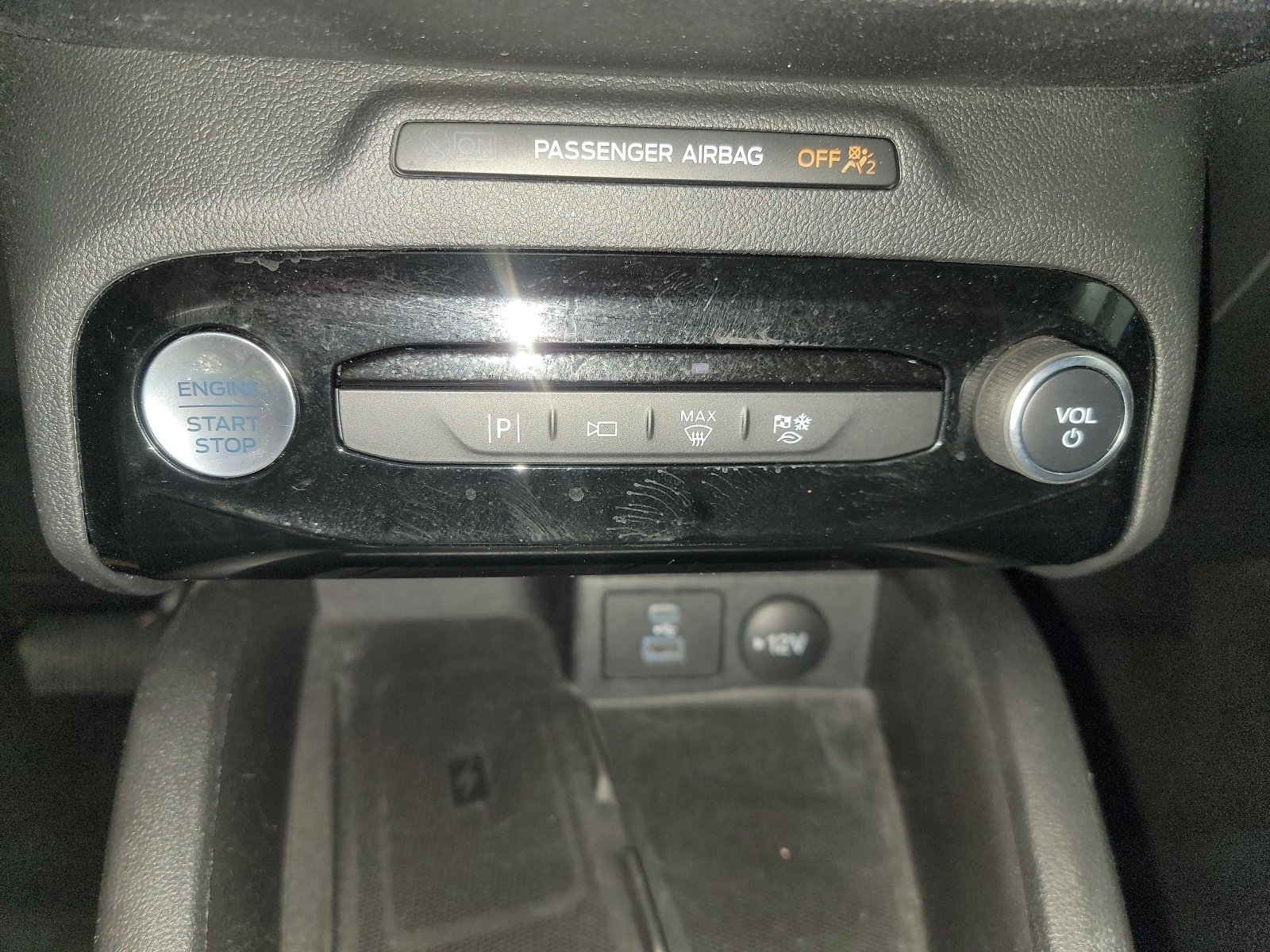 Used 2023 Black Metallic Ford Platinum image 20