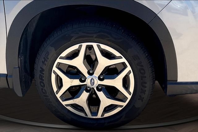 Used 2022 Silver Subaru Premium image 9