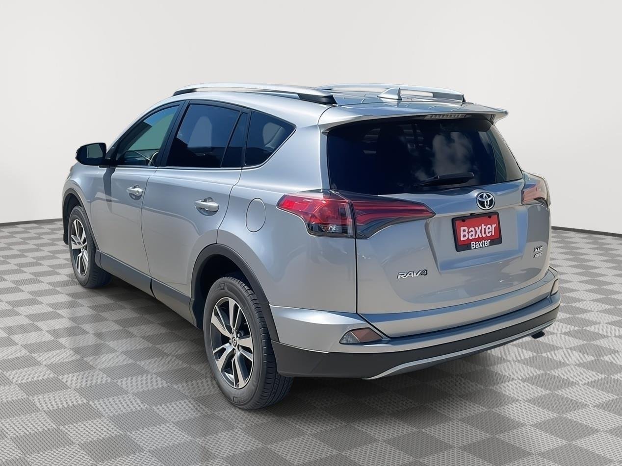 Used 2018 Silver Sky Metallic Toyota XLE image 5