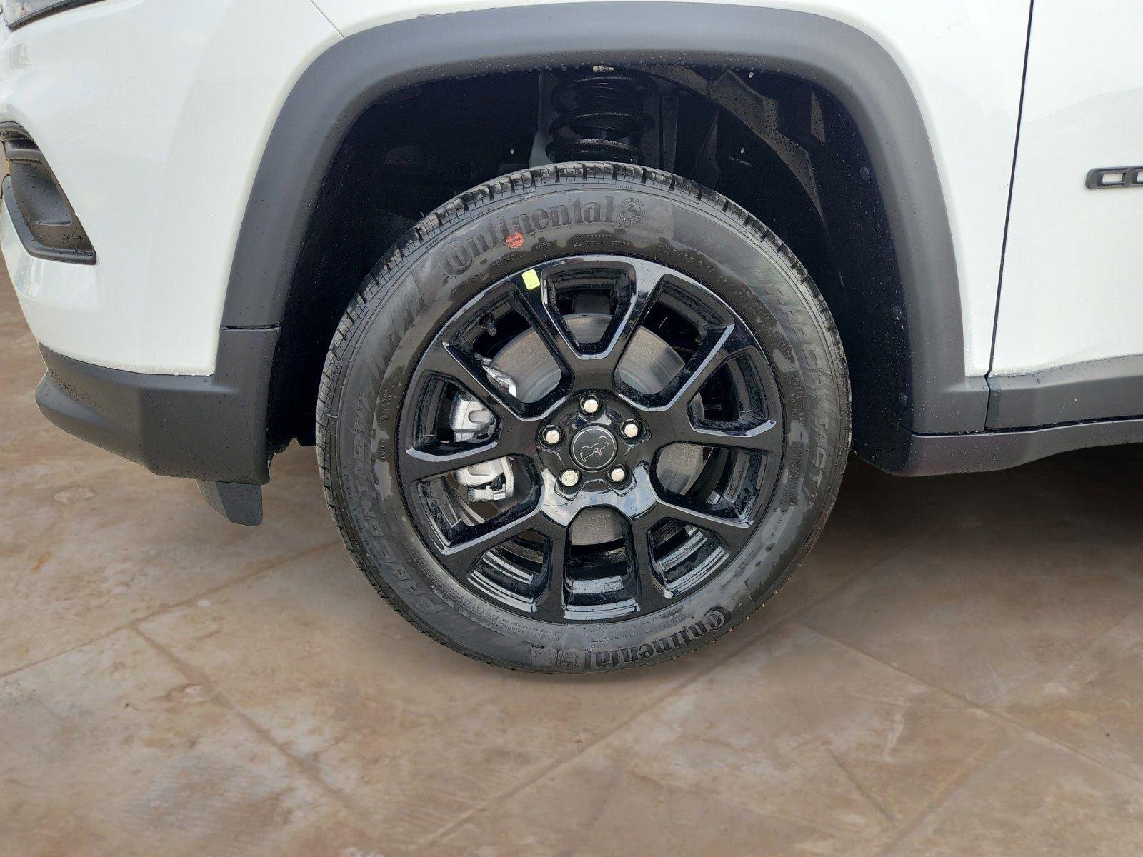 New 2026 Bright White Clear-Coat Exterior Paint Jeep Latitude Altitude image 14