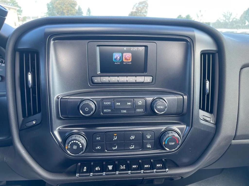 Used 2024 Summit White Chevrolet 1WT image 14