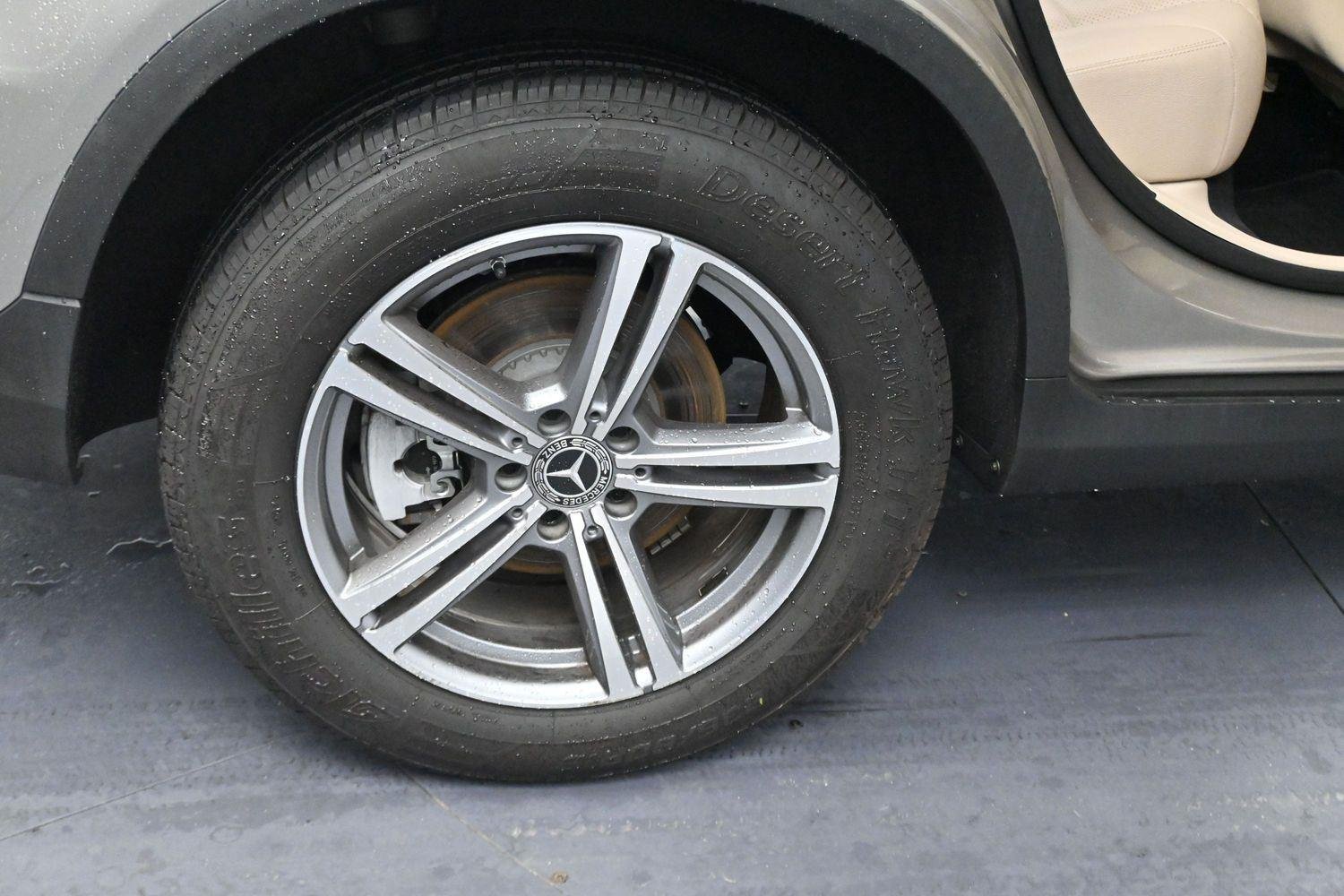 Used 2021 Mojave Silver Metallic Mercedes-Benz GLC 300 image 35