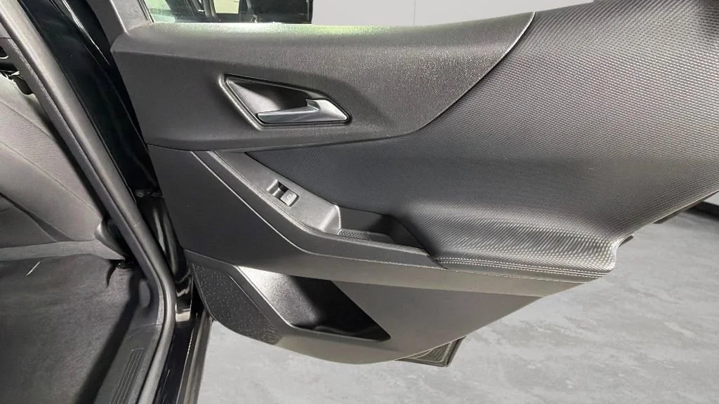 Used 2025 Mosaic Black Metallic Chevrolet LT image 32