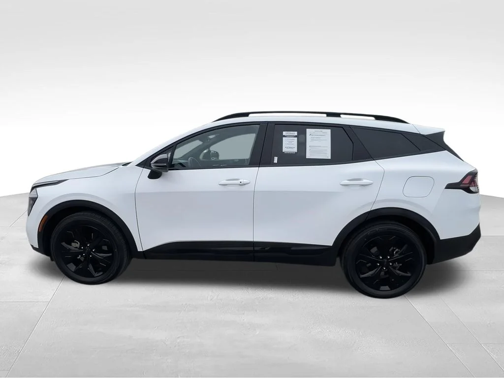 Used 2025 White Kia X-Line image 6
