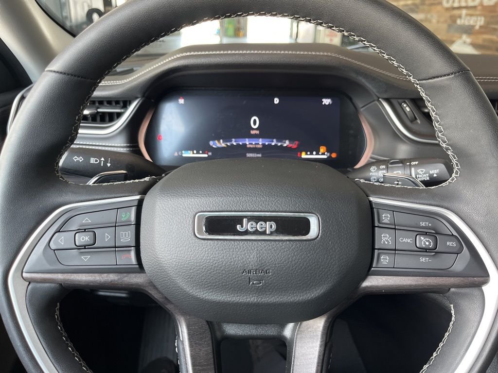 Used 2023 Velvet Jeep Limited image 30