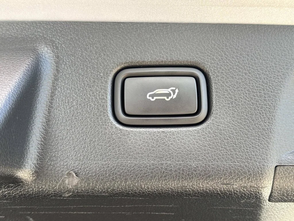 Used 2025 Silver Hyundai SEL image 15
