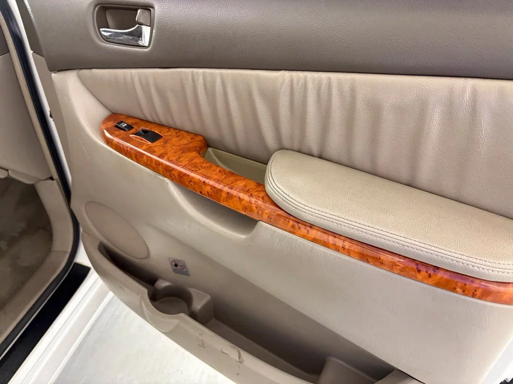 Used 2006 White Toyota XLE image 37