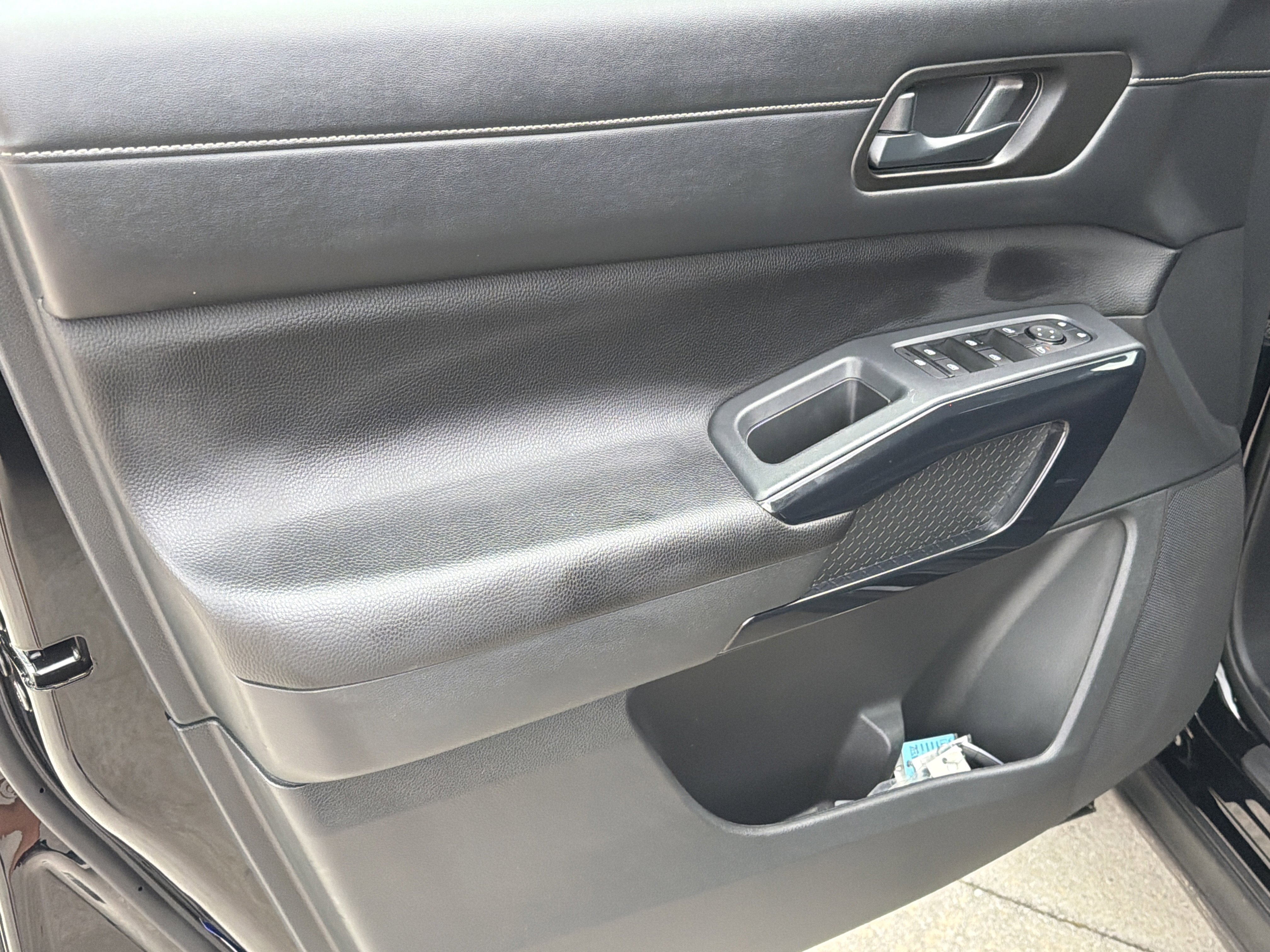 Used 2025 Super Black Nissan S image 11