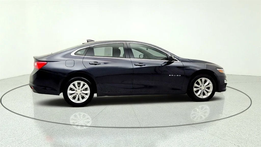 Used 2023 Not Specified Chevrolet 4dr Sedan 1LT image 4