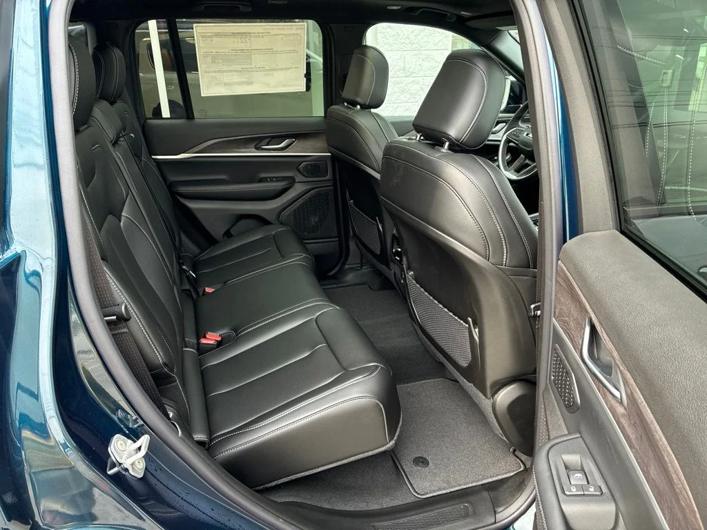 New 2026 Fathom Blue Pearlcoat Jeep Limited image 13