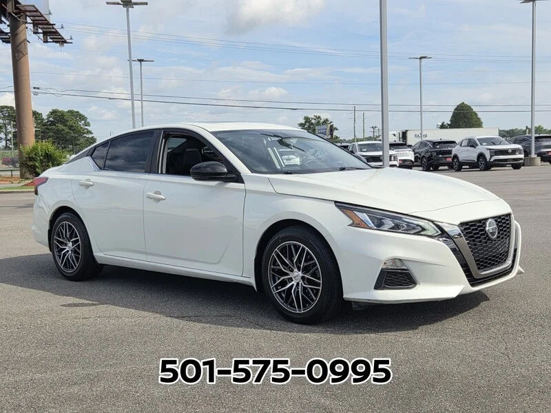 Used 2021 Pearl White NISSAN 2.5 SR SEDAN image 4