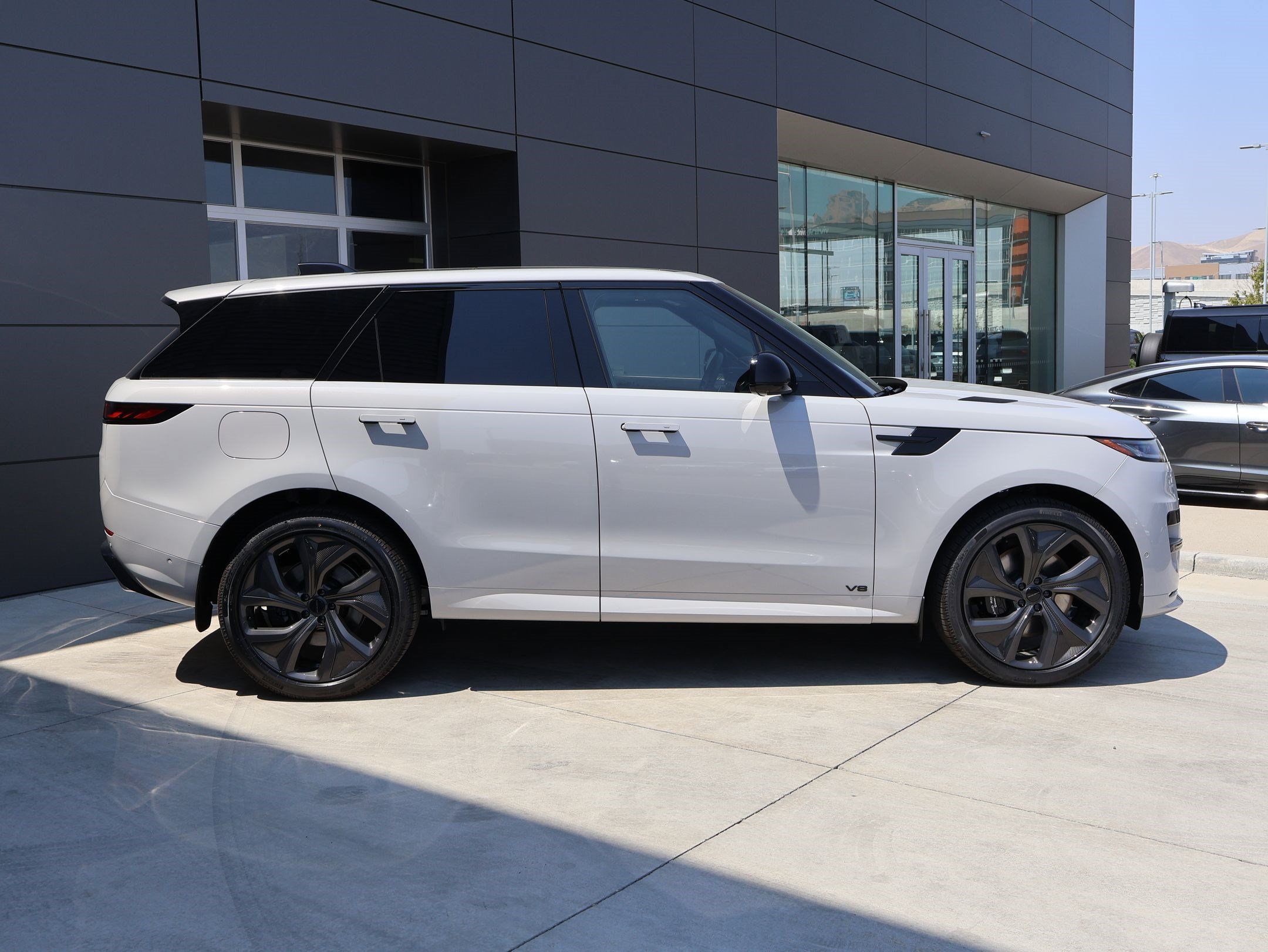 New 2026 Borasco Grey LAND ROVER P530 Dynamic SE image 4