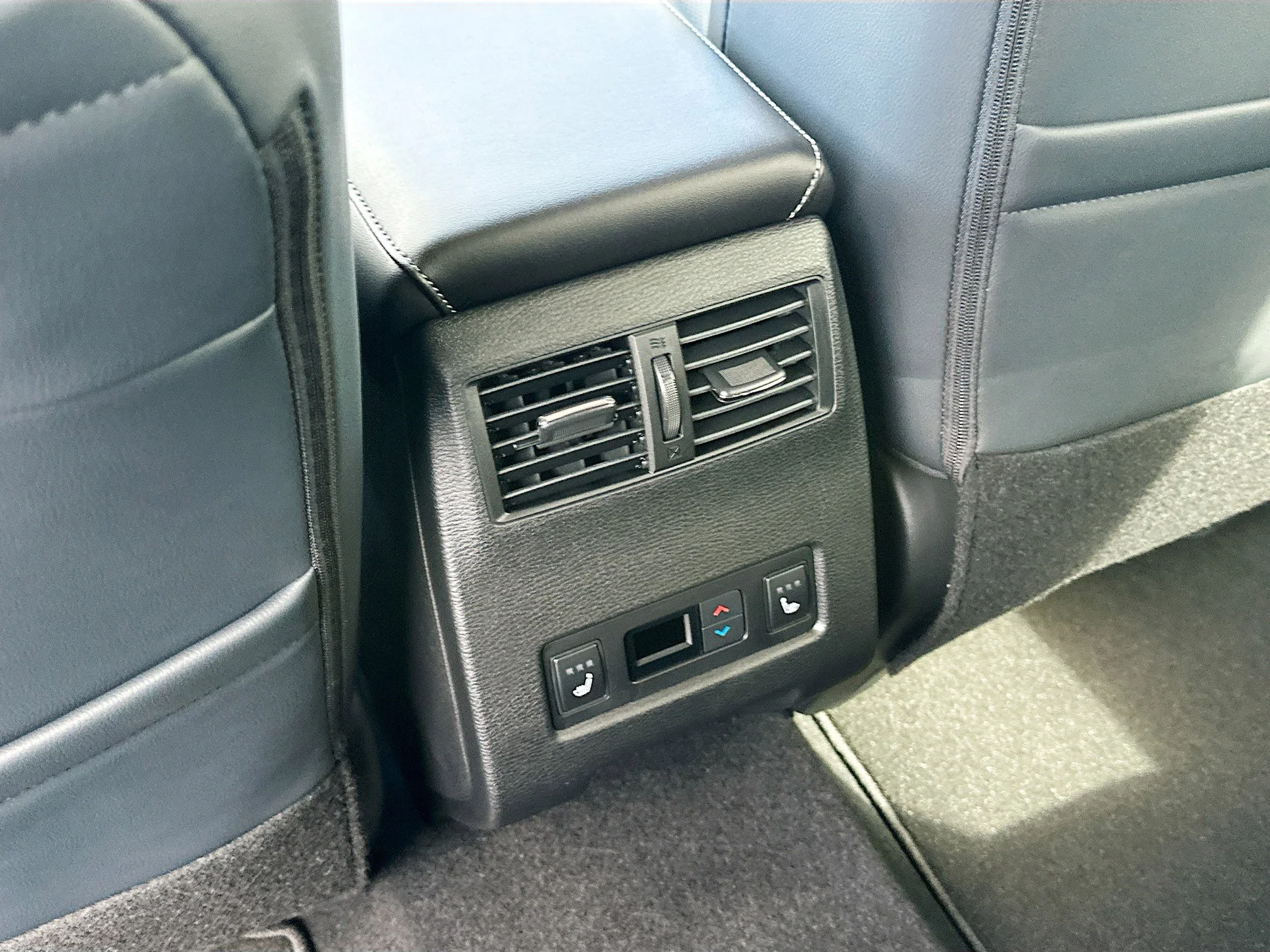 2026 Mitsubishi Outlander SEL - Photo 19