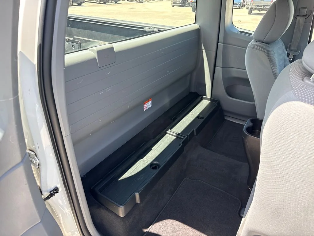 Used 2015 White Toyota Base image 22