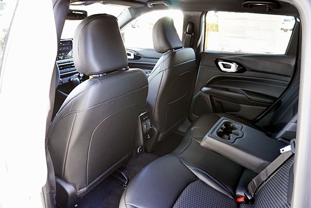 New 2026 Bright White Clearcoat Jeep Latitude image 20