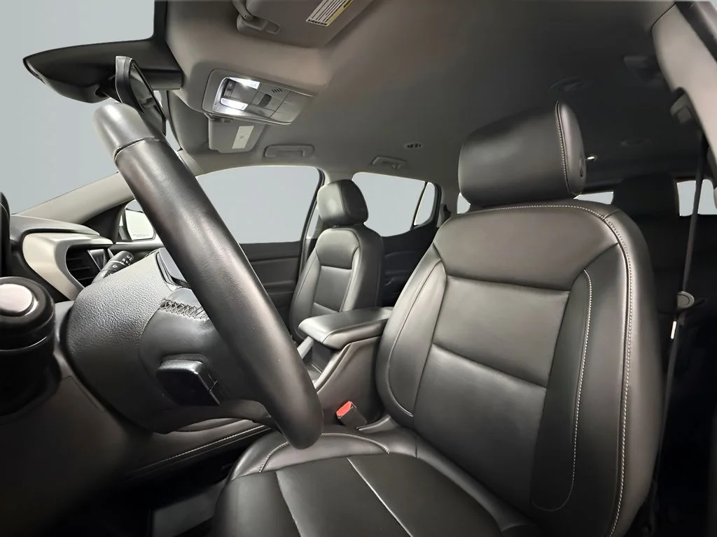 Used 2023 White GMC SLT image 10