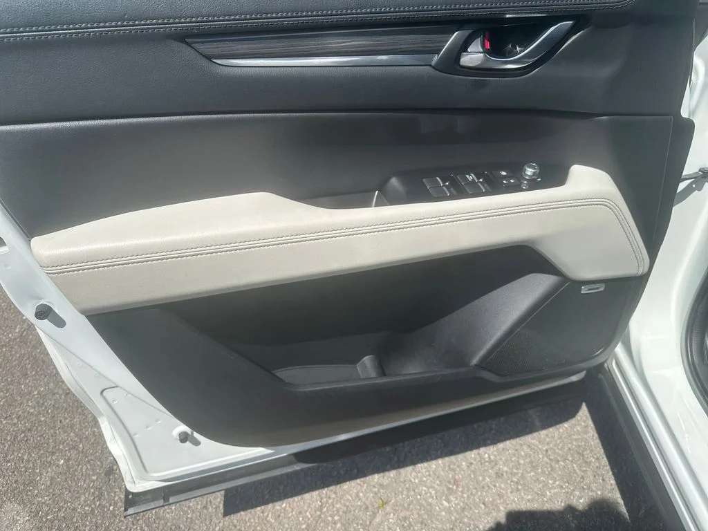 Used 2017 White Mazda Grand Touring image 10