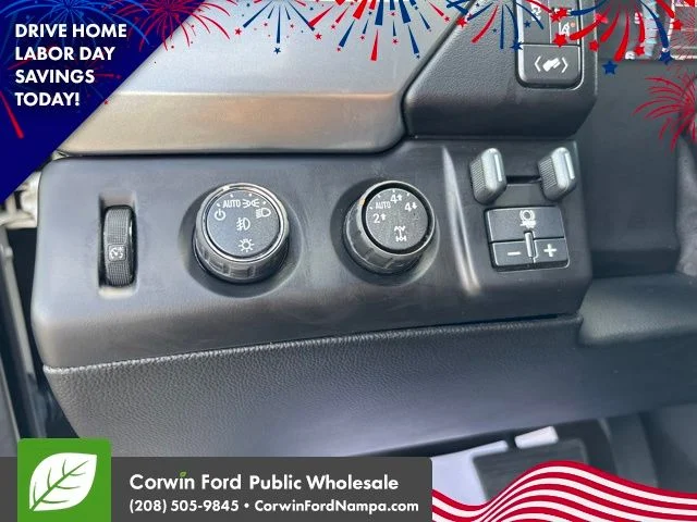 Used 2015 White Diamond Clearcoat Chevrolet  image 14