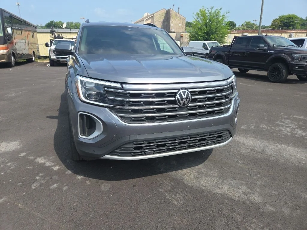 Used 2024 Gray Volkswagen 2.0T SE w/Technology image 2