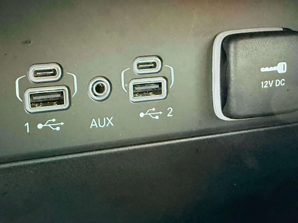 Used 2023 White/off-white Jeep Laredo image 25