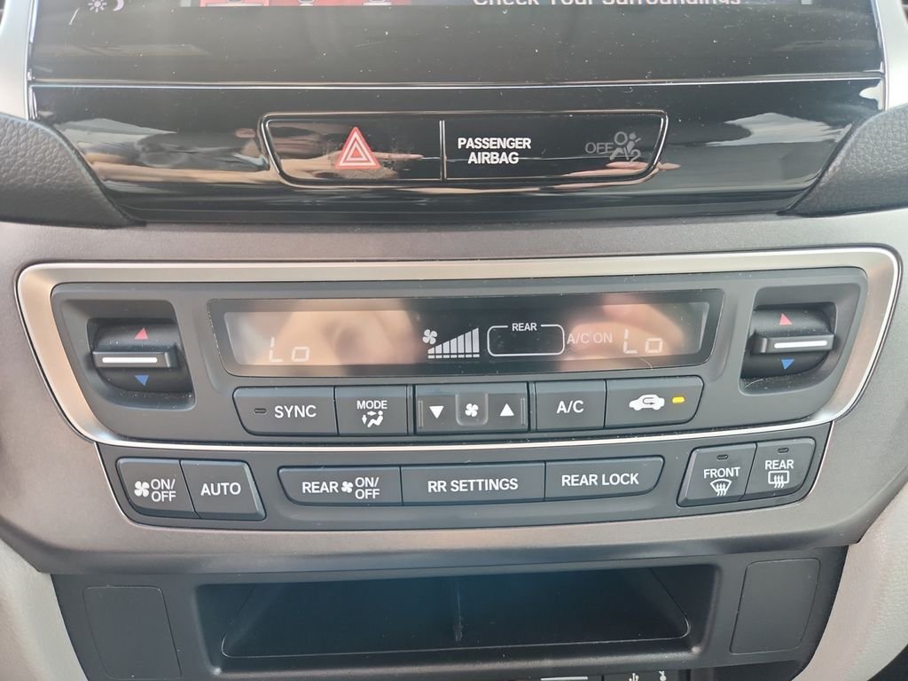 Used 2018  Honda EX image 17