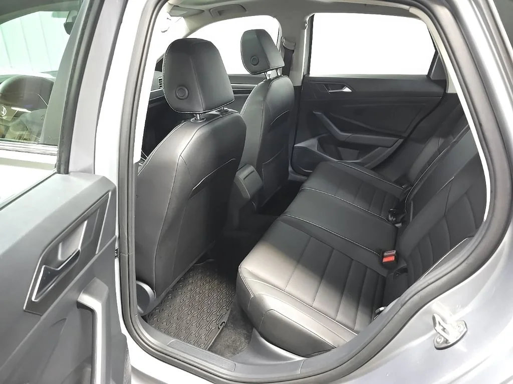 Used 2024 Gray Volkswagen 1.5T SE image 31