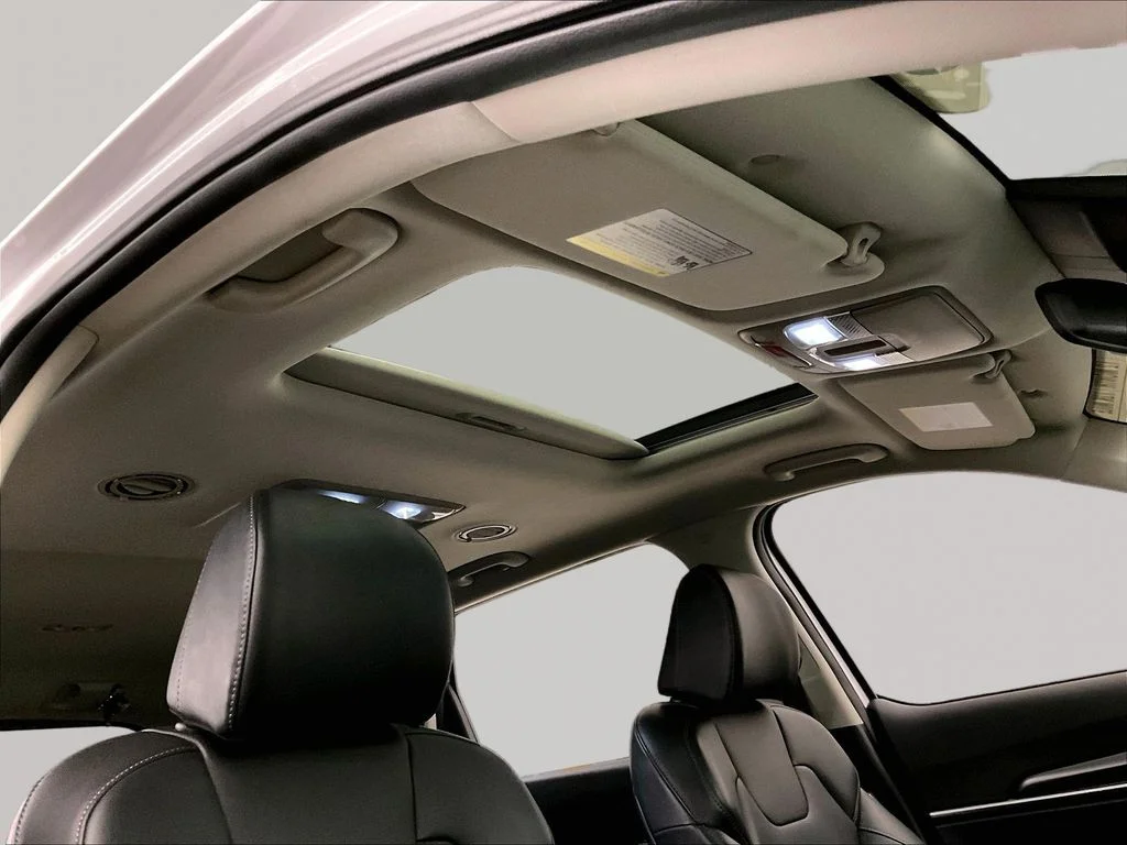 Used 2025 White Kia S image 26