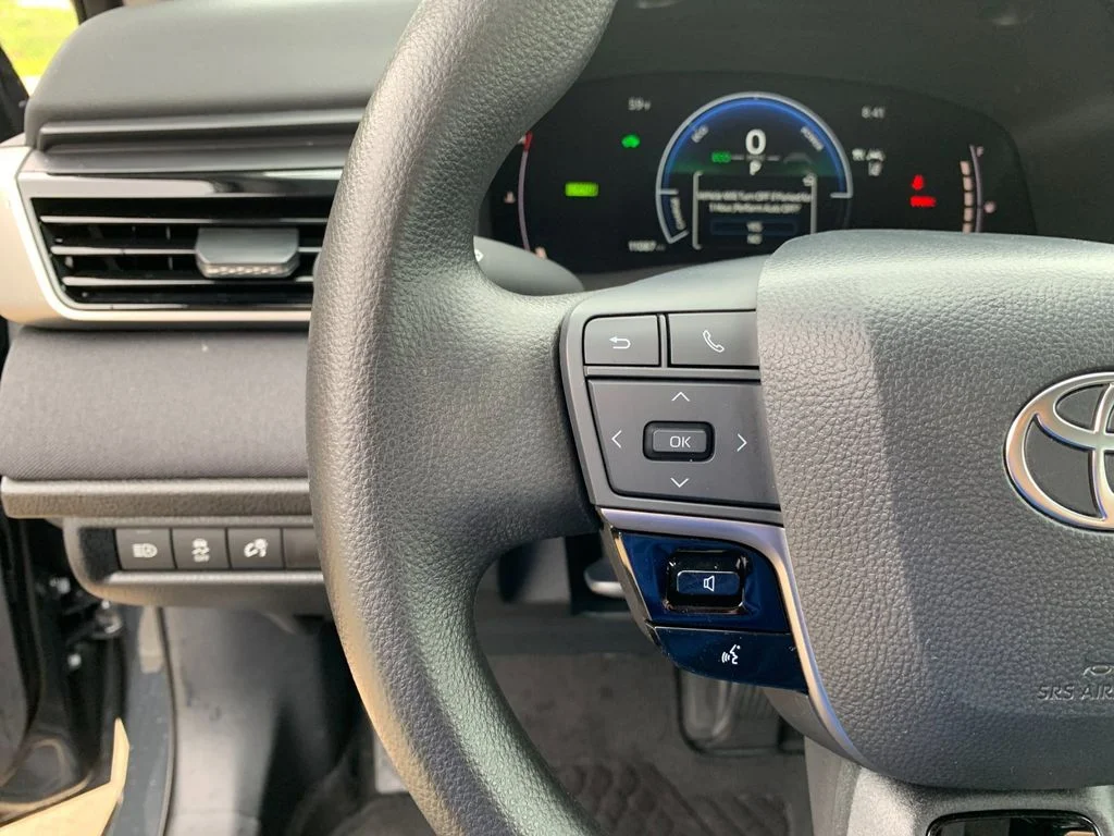 Used 2026  Toyota LE image 27