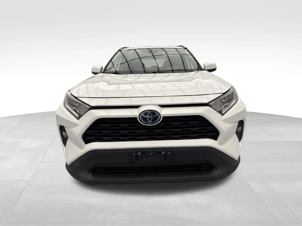 Used 2021 Super White Toyota XLE image 2