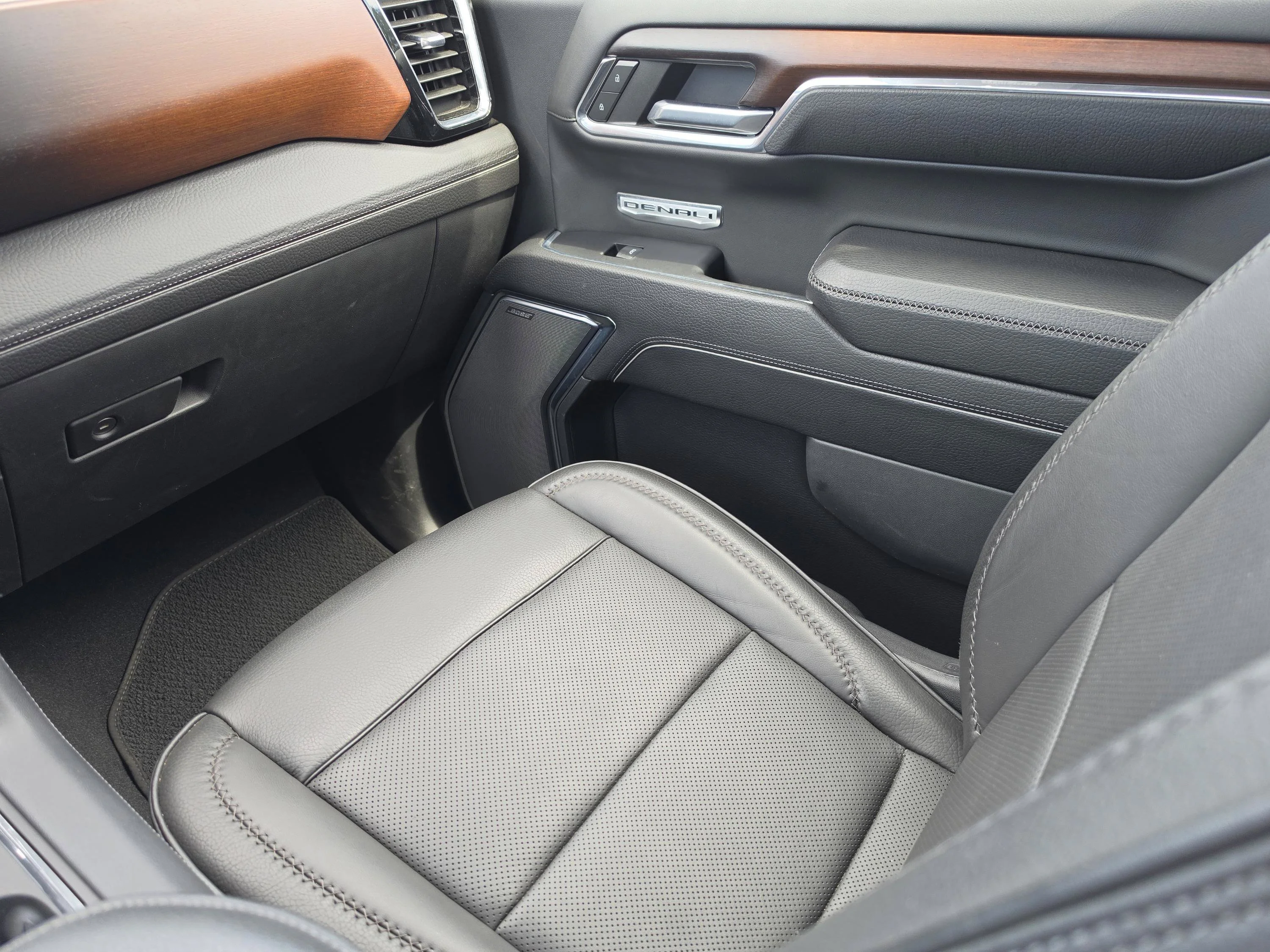 Used 2024 Sterling Metallic GMC Denali image 18