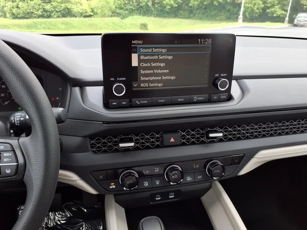 2025 Honda Accord SE - Photo 17