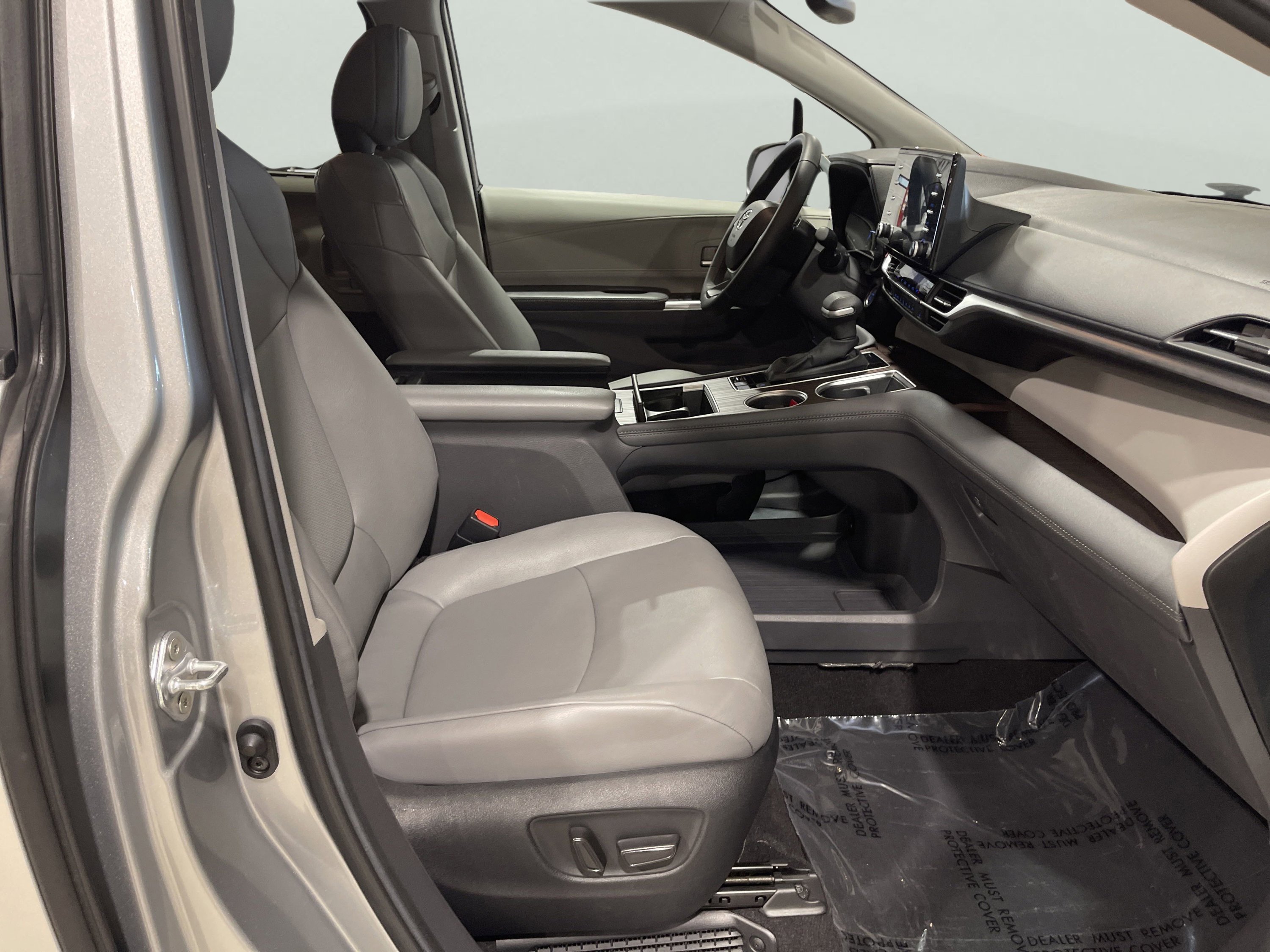 2024 Toyota Sienna XLE - Photo 15