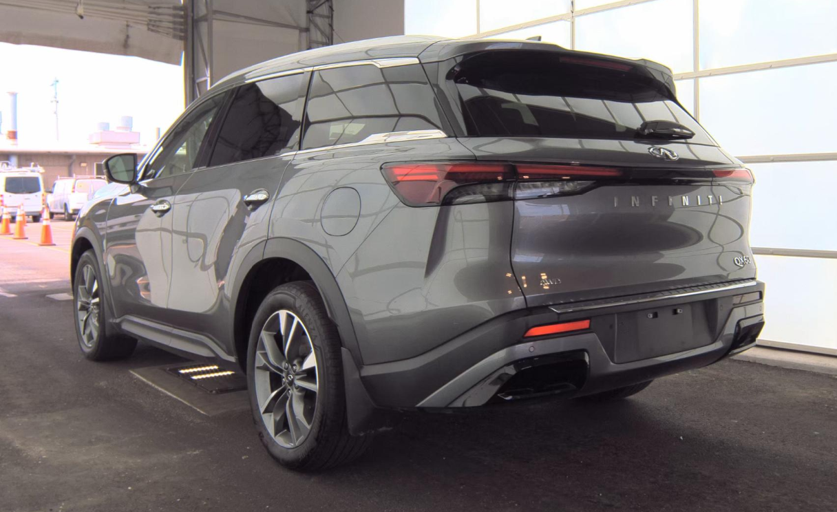 Certified Used 2023 Gray INFINITI LUXE image 3
