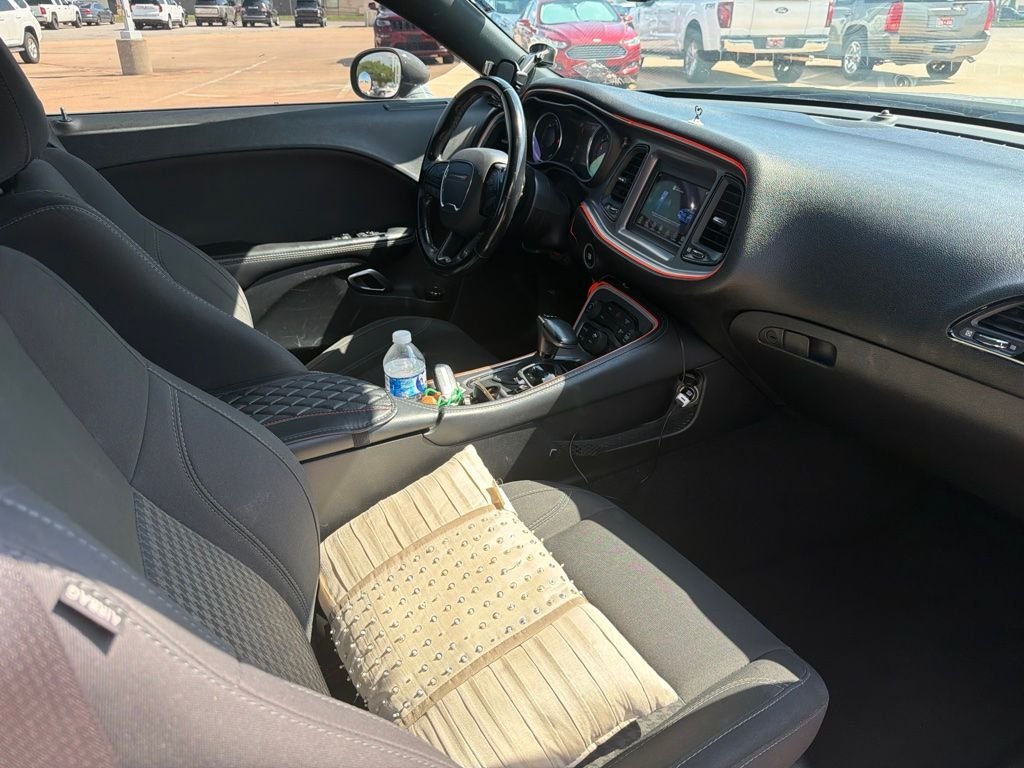 Used 2019 Gray Dodge SXT image 8