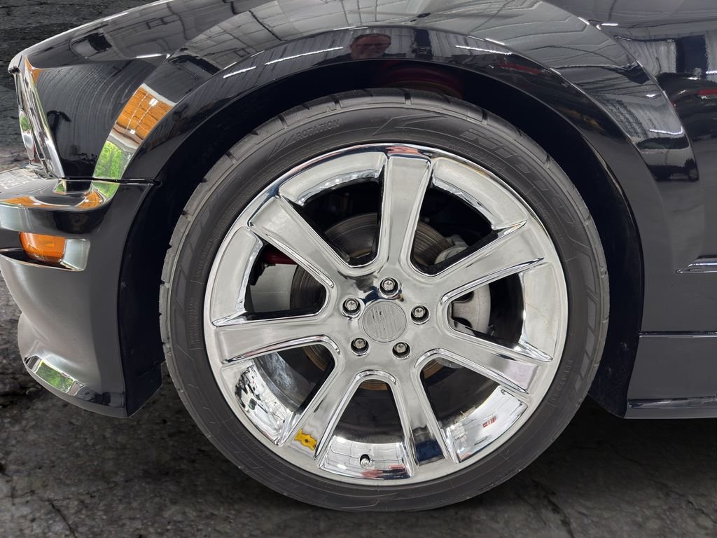 Used 2006 Black Clearcoat Ford GT Premium image 15