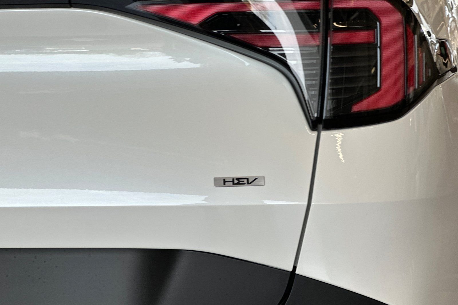 New 2026 Snow White Pearl Kia LX image 20