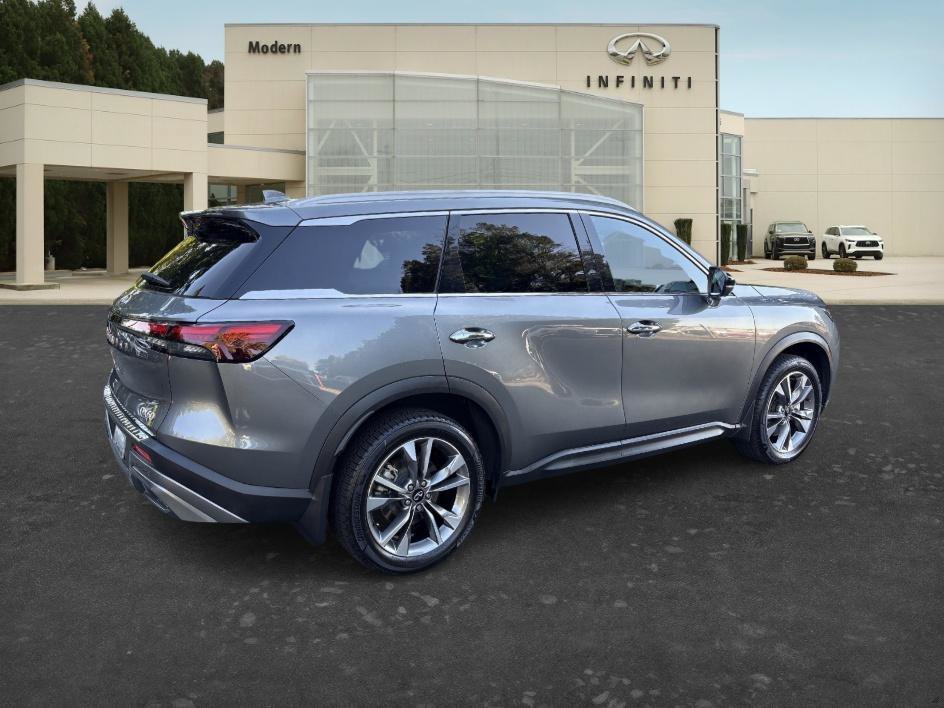 Used 2022 Graphite Shadow INFINITI LUXE image 5