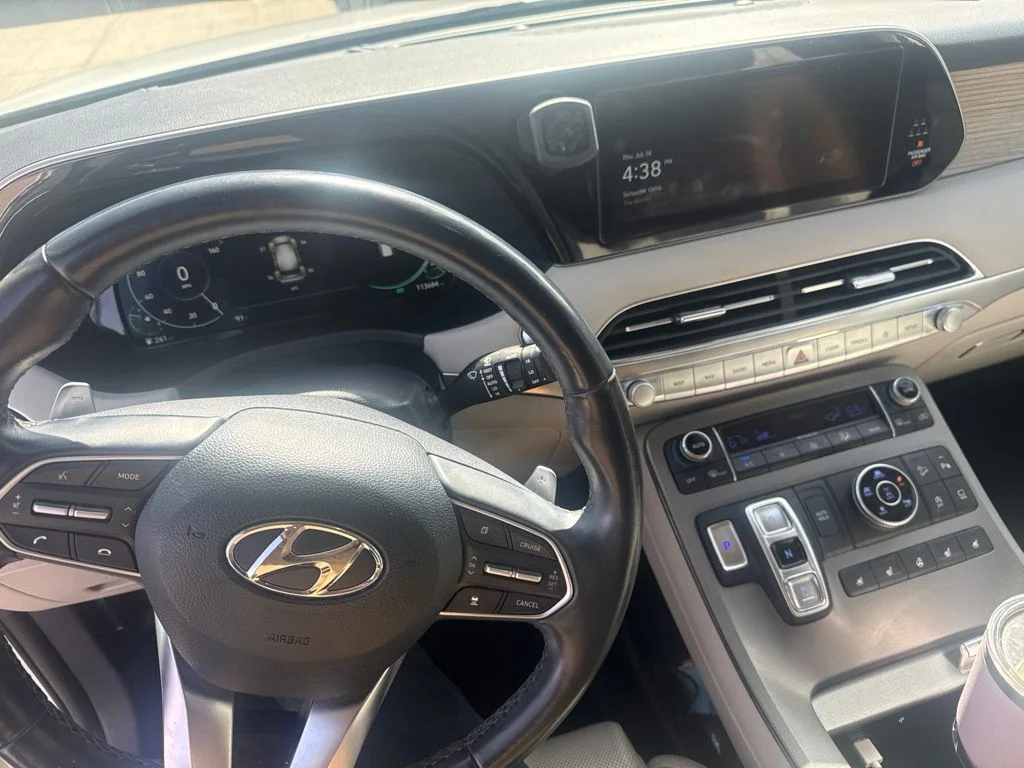Used 2022 White Hyundai Limited image 8