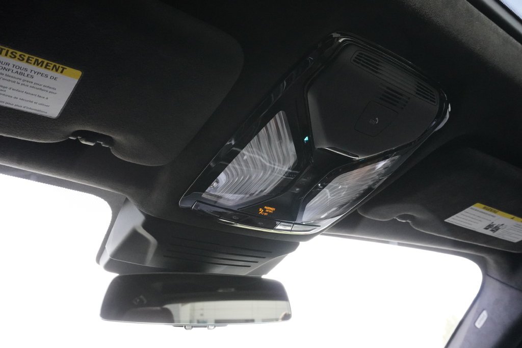 Used 2025 White BMW M60i image 16