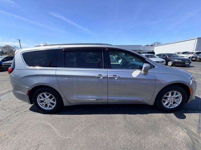 Used 2020 Chrysler Pacifica Touring L with VIN 2C4RC1BG0LR133950 for sale in Freeport, IL