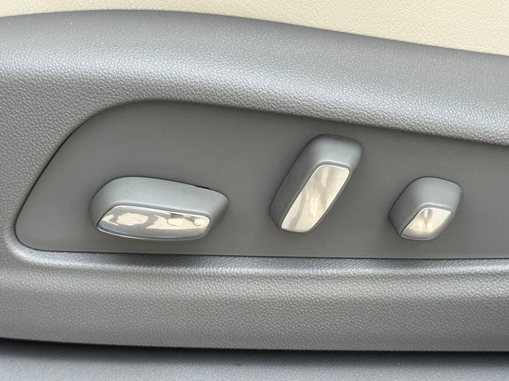 New 2026 Argent Silver Metallic Cadillac Premium Luxury image 22