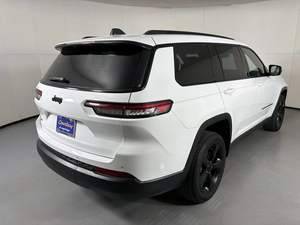 Used 2022 Bright White Clearcoat Jeep Altitude image 8