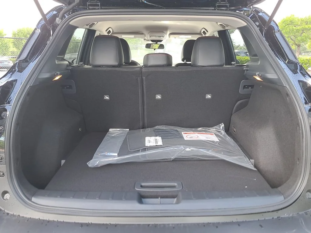 2026 Nissan KICKS SR - Photo 10