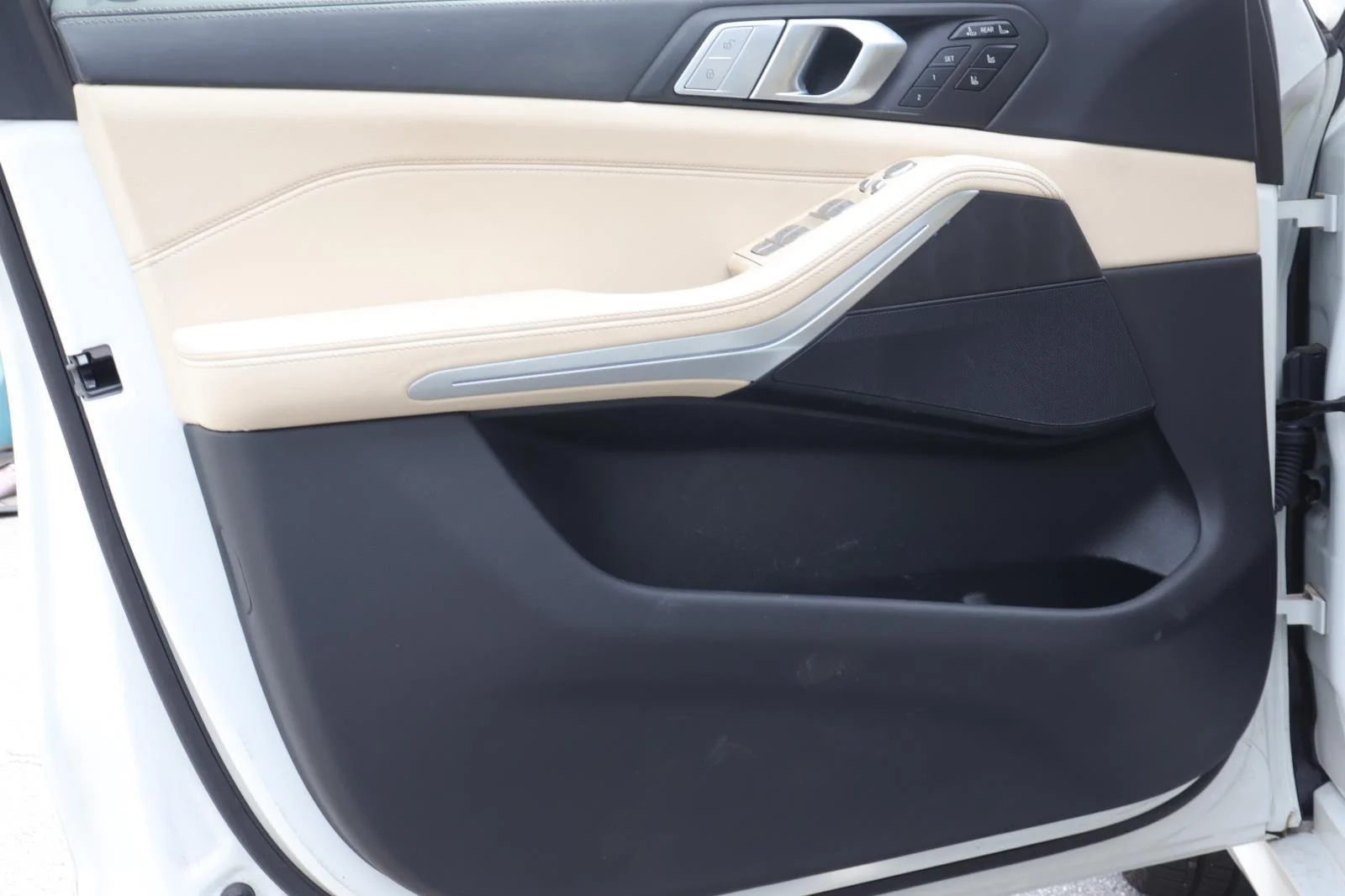 Used 2022 Alpine White BMW xDrive40i image 8