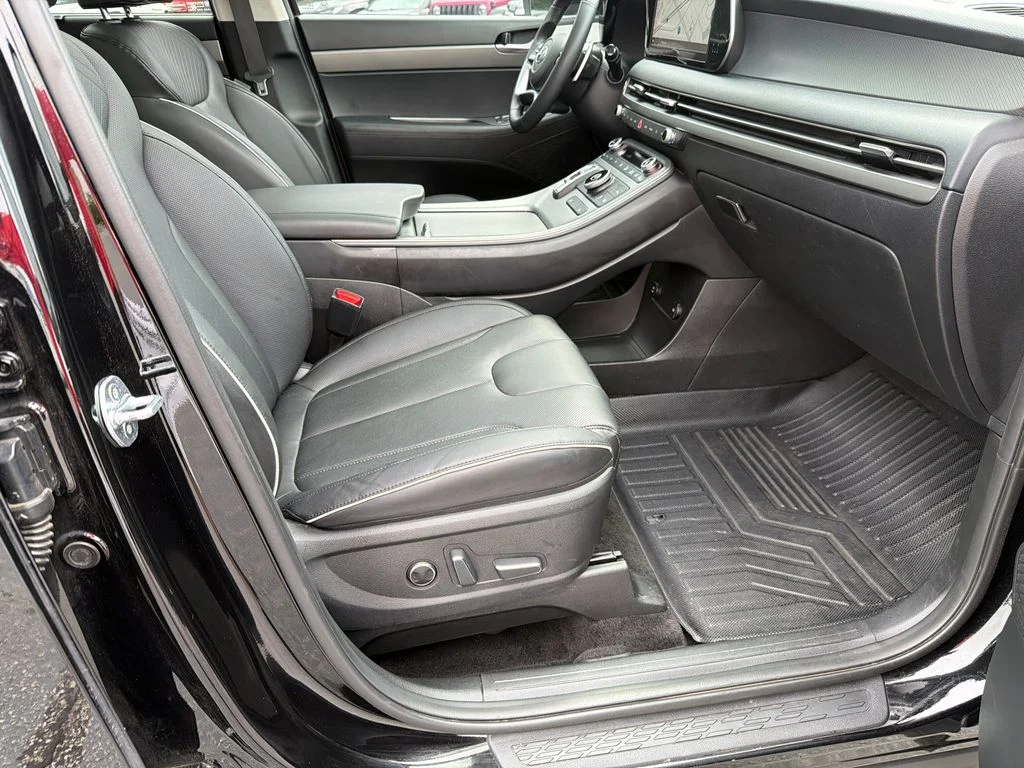 Used 2024 Black Hyundai XRT image 13