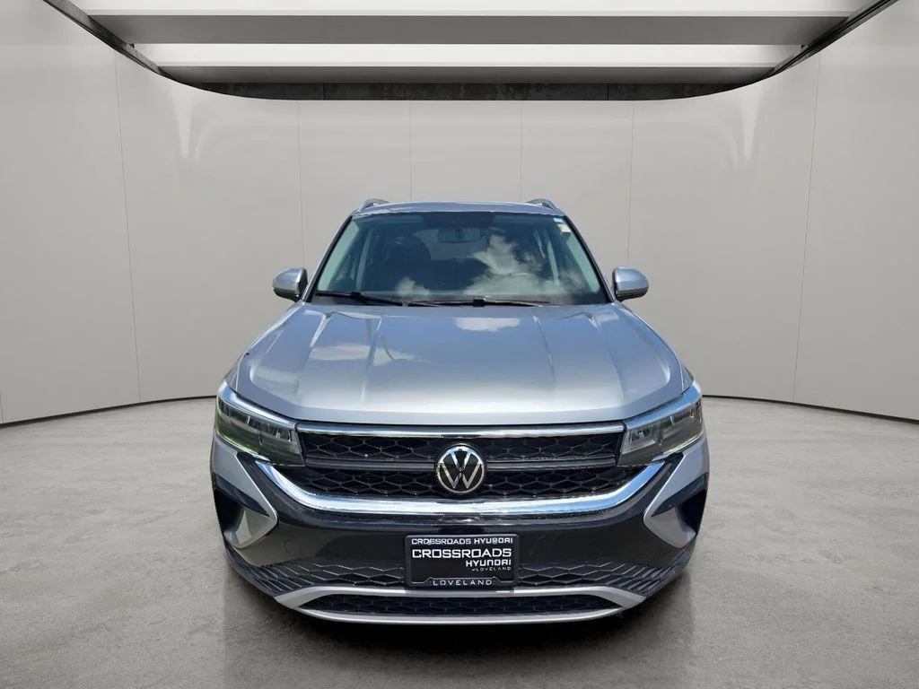 Used 2022 Pyrite Silver Metallic Volkswagen SE image 8