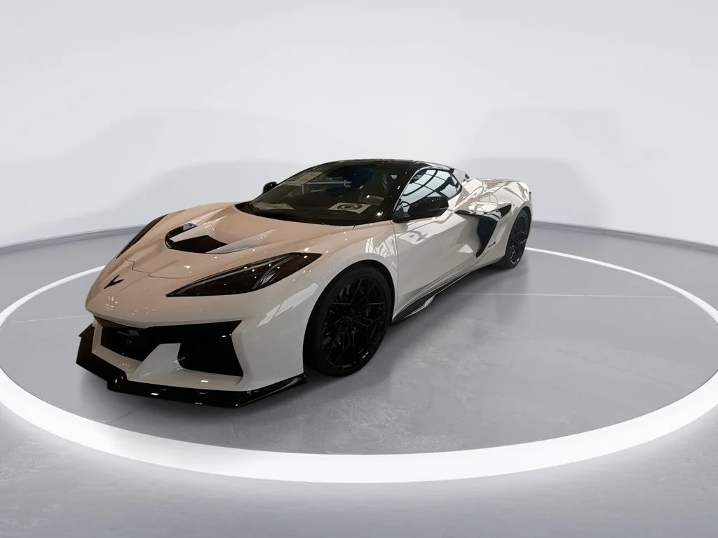 Used 2025 White Chevrolet ZR1 image 4