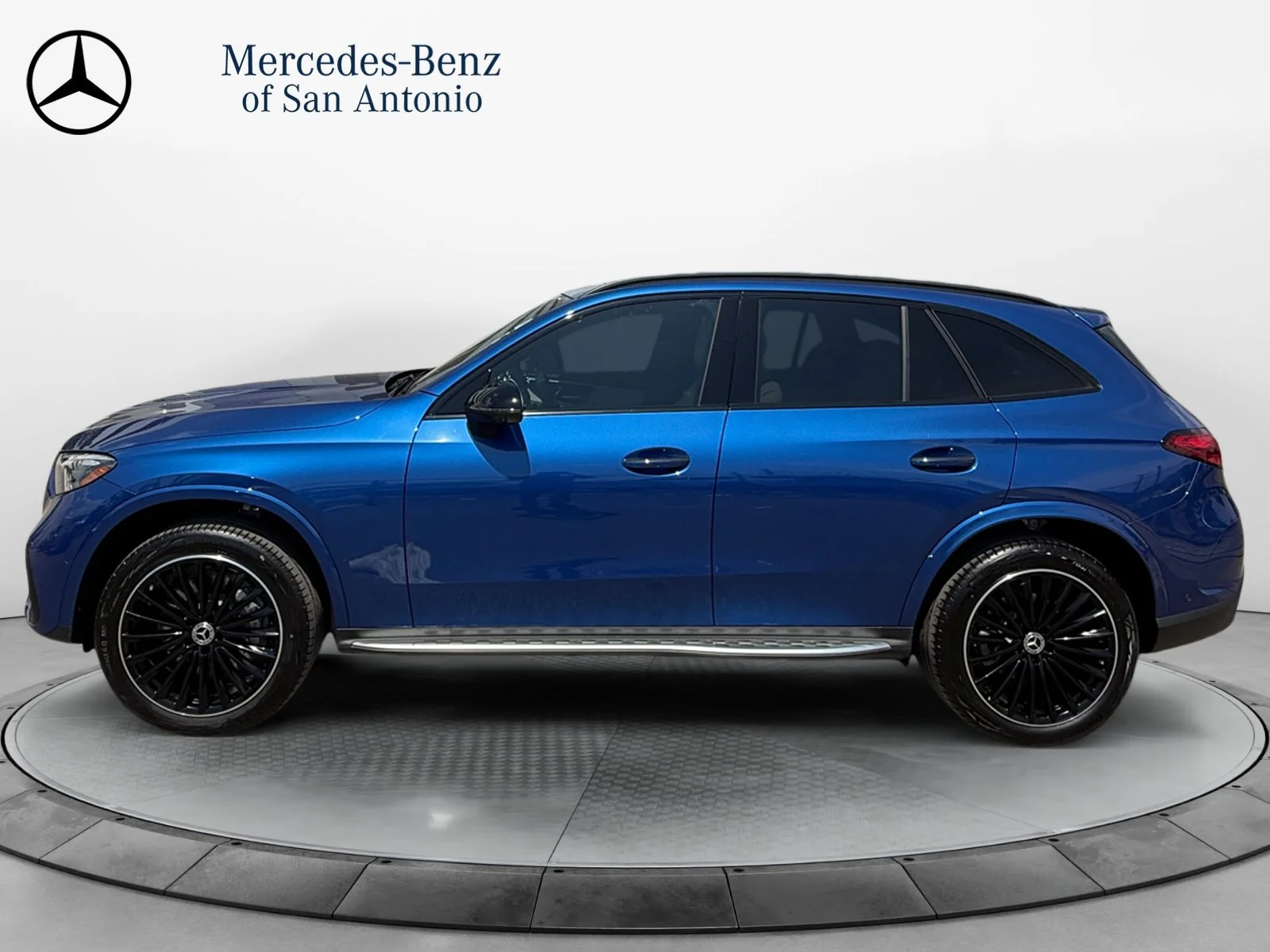 New 2027 Blue Mercedes-Benz GLC 300 image 4